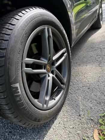 Photo of 2017 Gray Porsche Macan