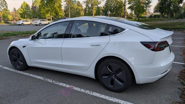 Photo of 2018 White Tesla Model 3