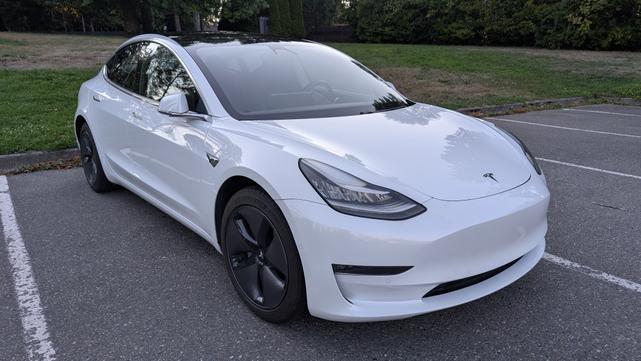 Photo of 2018 White Tesla Model 3