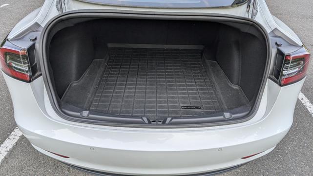 Photo of 2018 White Tesla Model 3