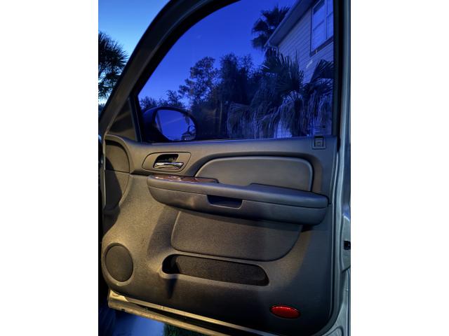 Photo of 2007 Gray GMC Yukon