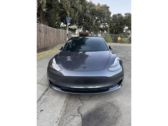 Photo of 2021 Gray Tesla Model 3