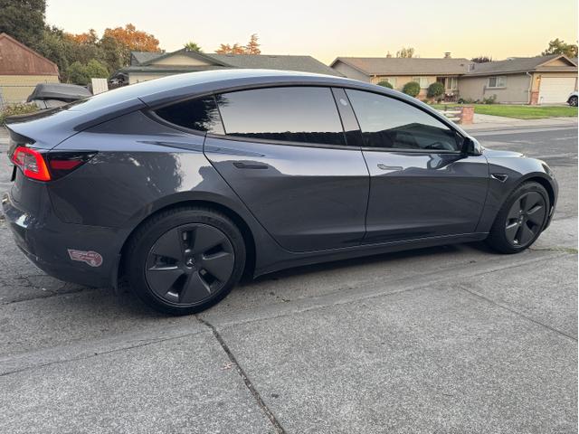 Photo of 2021 Gray Tesla Model 3