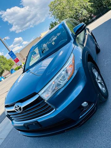 Photo of 2015 Blue Toyota Highlander
