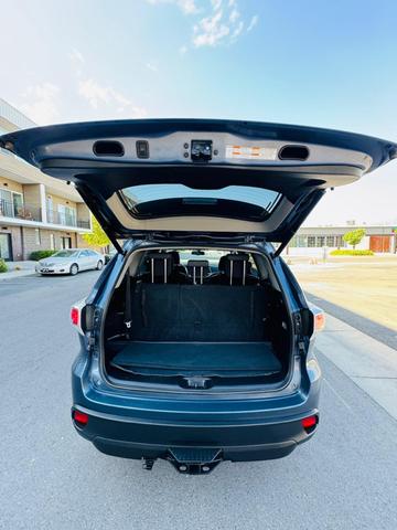 Photo of 2015 Blue Toyota Highlander