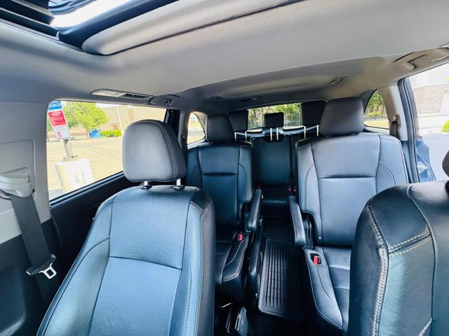 Photo of 2015 Blue Toyota Highlander