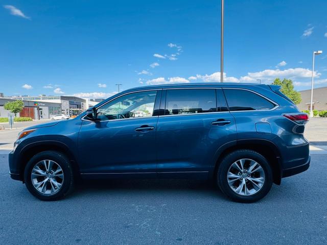 Photo of 2015 Blue Toyota Highlander