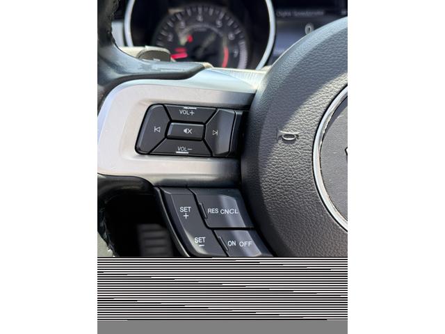Photo of 2020 White Ford Mustang