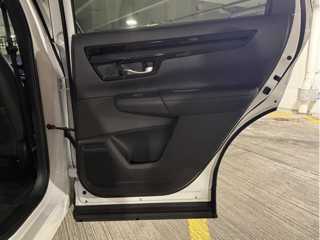 Photo of 2024 White Honda CR-V Hybrid