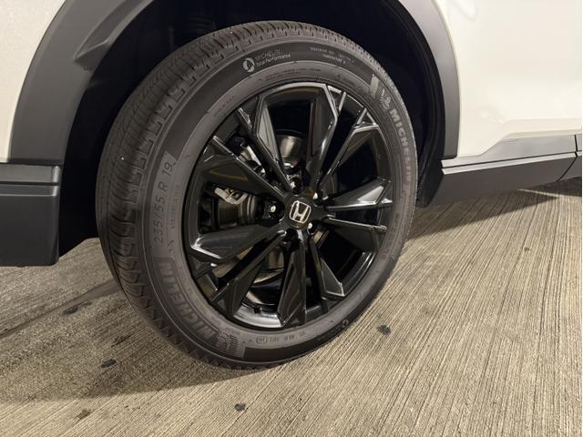 Photo of 2024 White Honda CR-V Hybrid