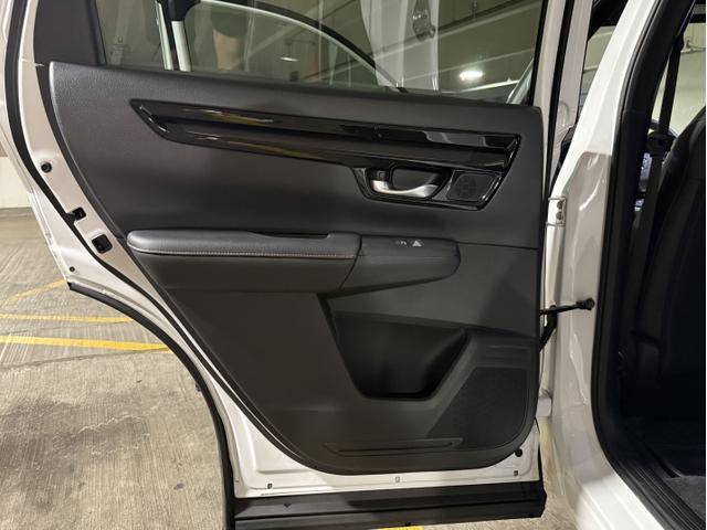 Photo of 2024 White Honda CR-V Hybrid