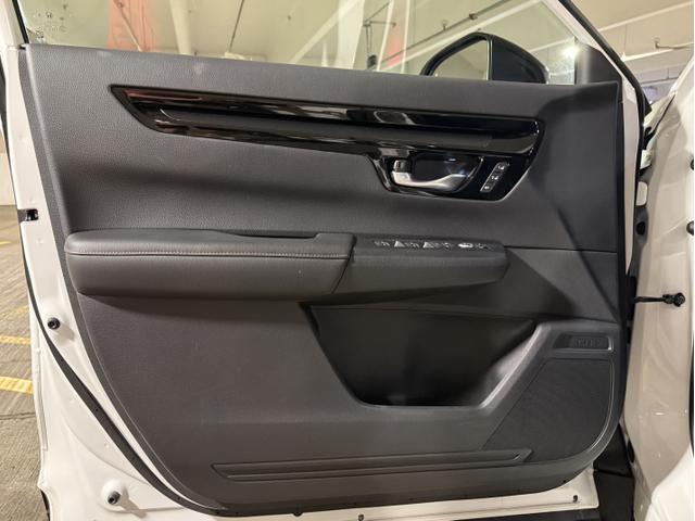 Photo of 2024 White Honda CR-V Hybrid