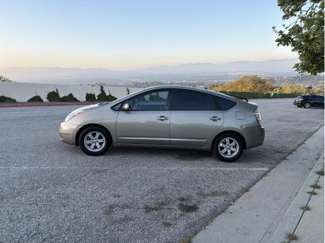 Photo of 2006 Gold Toyota Prius