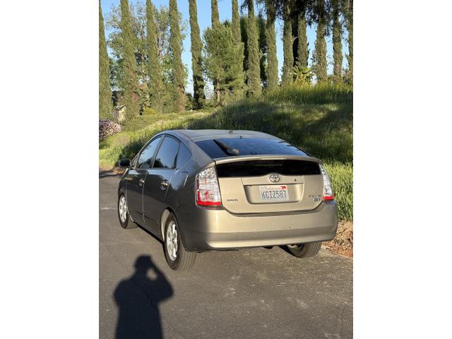 Photo of 2006 Gold Toyota Prius