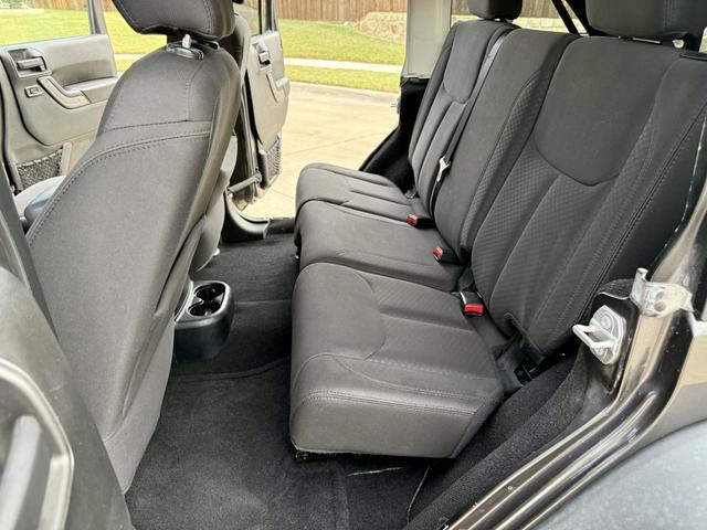 Photo of 2017 Gray Jeep Wrangler Unlimited