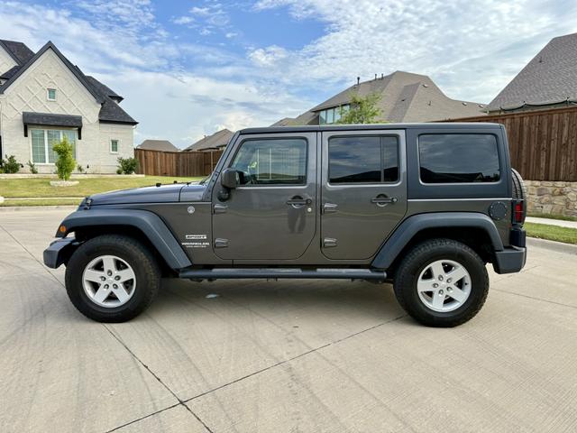 Photo of 2017 Gray Jeep Wrangler Unlimited