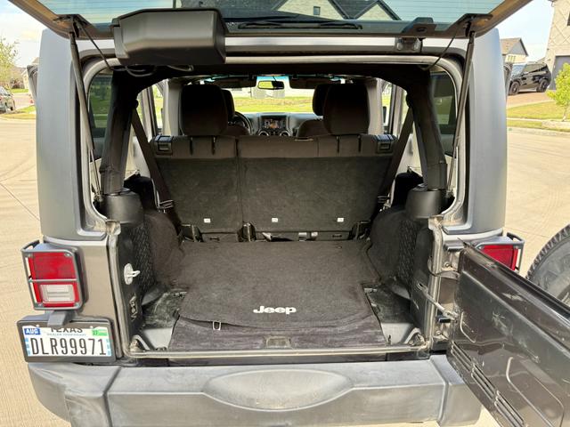 Photo of 2017 Gray Jeep Wrangler Unlimited