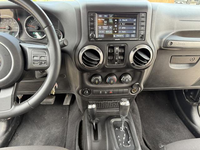Photo of 2017 Gray Jeep Wrangler Unlimited