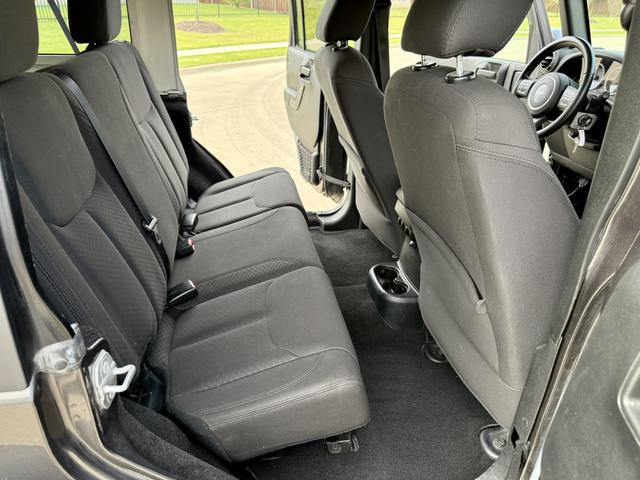 Photo of 2017 Gray Jeep Wrangler Unlimited