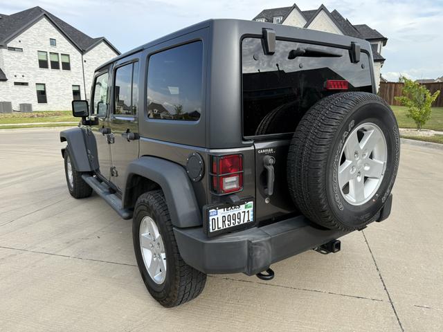 Photo of 2017 Gray Jeep Wrangler Unlimited