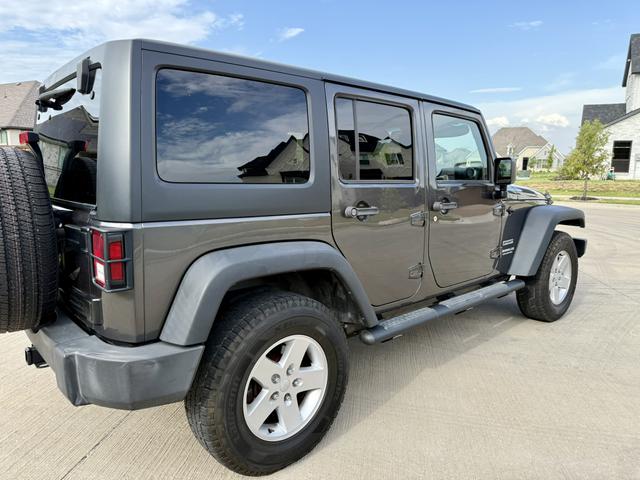 Photo of 2017 Gray Jeep Wrangler Unlimited