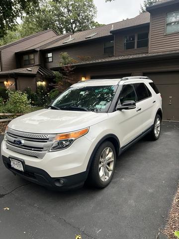 Photo of 2013 White Ford Explorer