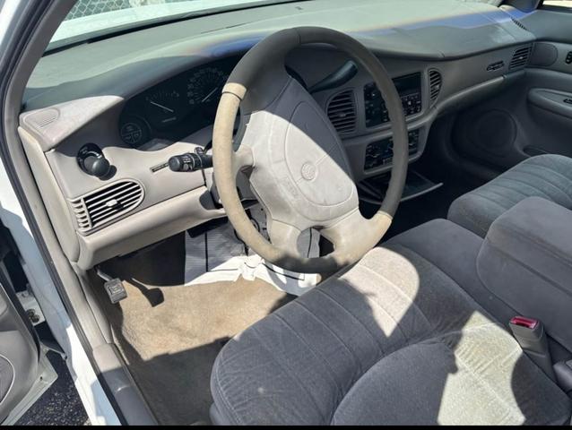 Photo of 1999 White Buick Century