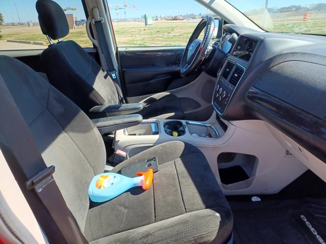 Photo of 2013 Red Dodge Grand Caravan