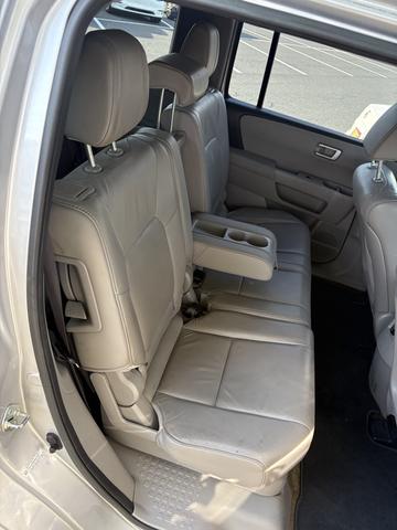 Photo of 2015 Gray Honda Pilot