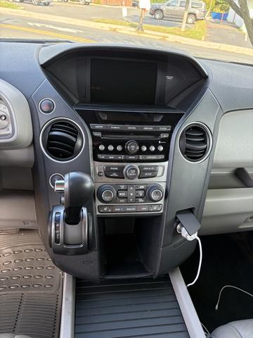 Photo of 2015 Gray Honda Pilot