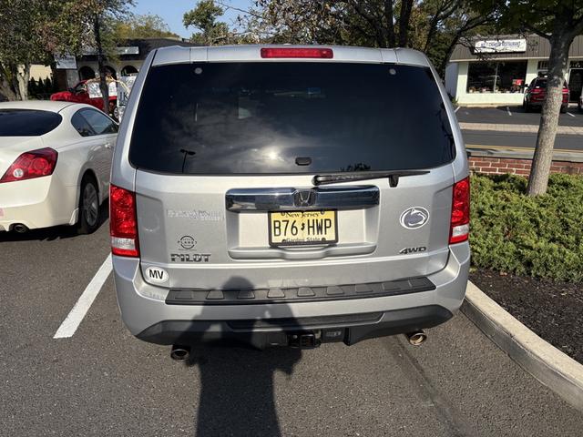 Photo of 2015 Gray Honda Pilot