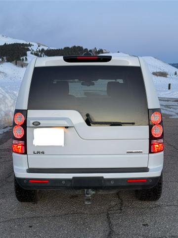 Photo of 2016 White Land Rover LR4