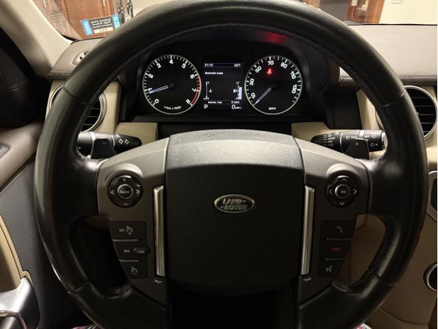 Photo of 2016 White Land Rover LR4