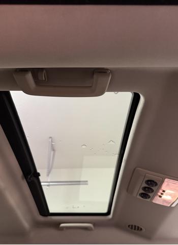 Photo of 2016 White Land Rover LR4