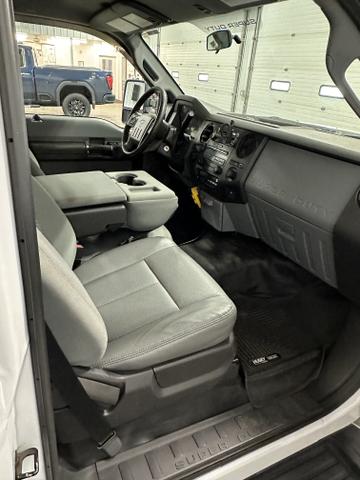 Photo of 2016 White Ford F-350