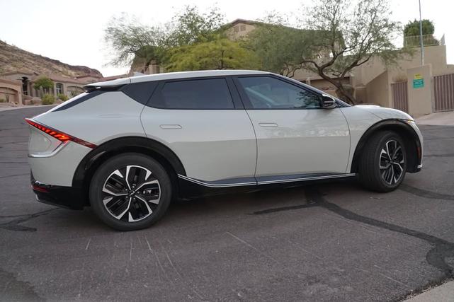 Photo of 2022 White Kia EV6