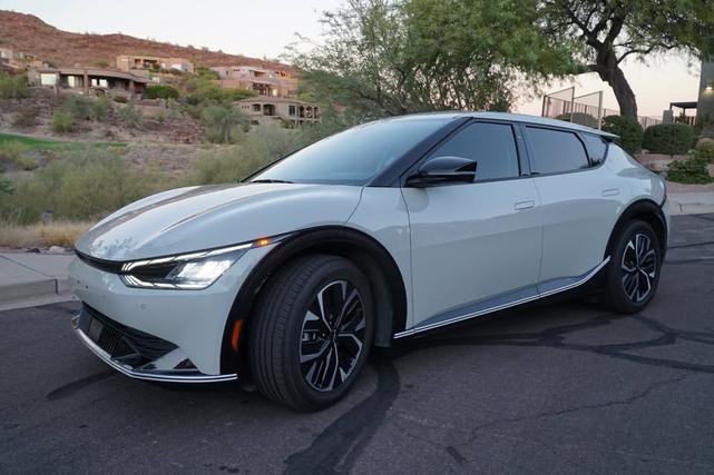 Photo of 2022 White Kia EV6