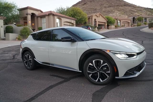 Photo of 2022 White Kia EV6