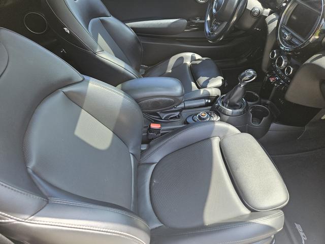 Photo of 2015 Black MINI Hardtop
