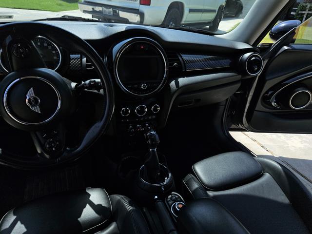Photo of 2015 Black MINI Hardtop