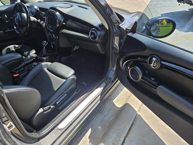 Photo of 2015 Black MINI Hardtop