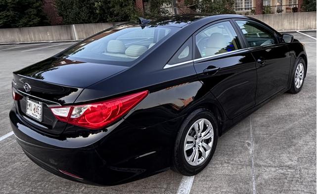 Photo of 2011 Black Hyundai SONATA