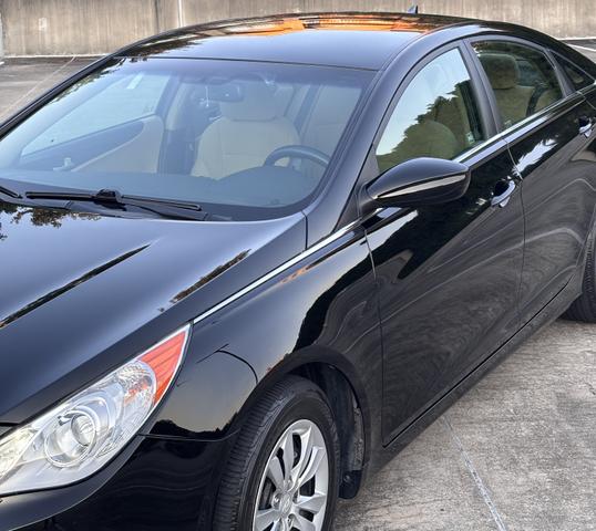 Photo of 2011 Black Hyundai SONATA