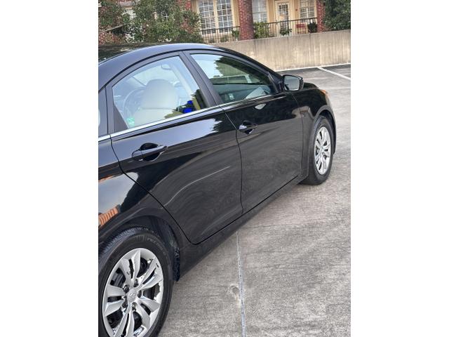 Photo of 2011 Black Hyundai SONATA
