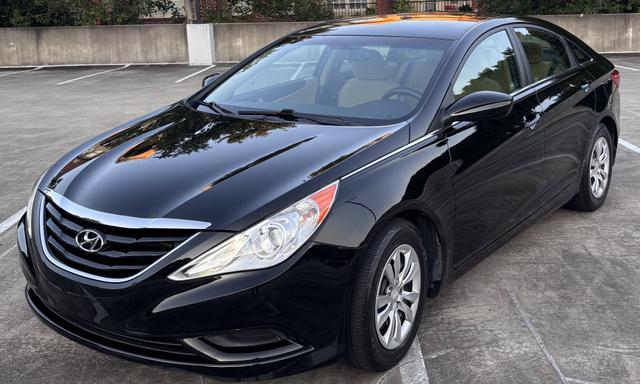 Photo of 2011 Black Hyundai SONATA