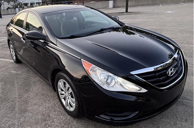 Photo of 2011 Black Hyundai SONATA