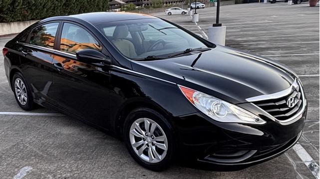Photo of 2011 Black Hyundai SONATA