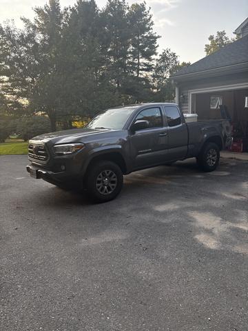 Photo of 2018 Gray Toyota Tacoma