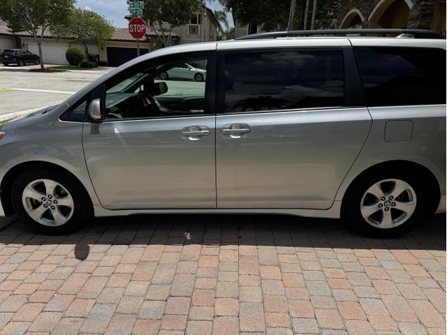 Photo of 2020 Silver Toyota Sienna