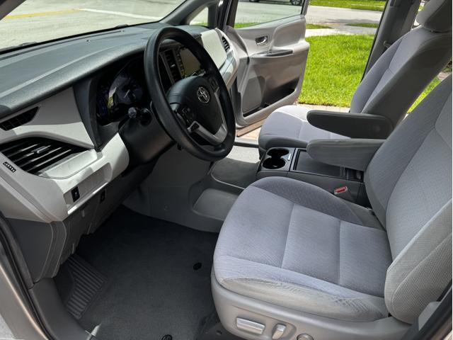 Photo of 2020 Silver Toyota Sienna